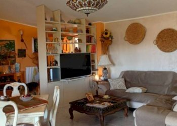 Salone - Stabile - Palazzo via degli Oleandri, 2, Crotone - foto 5