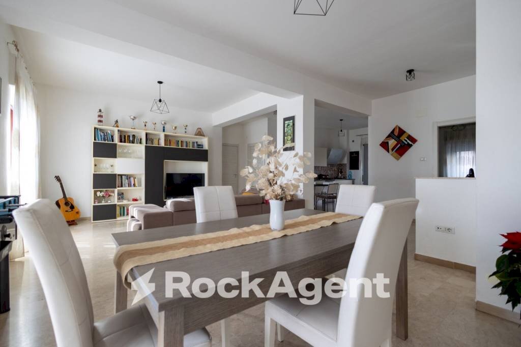 Salone - Appartamento viale Vincenzo de Filippis, 61, Catanzaro - foto 3