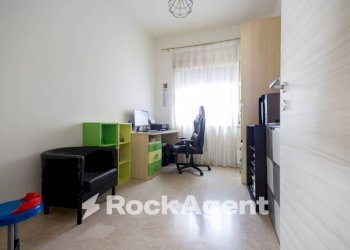 Camera da letto - Appartamento viale Vincenzo de Filippis, 61, Catanzaro - foto 18