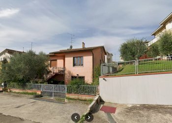 Foto 1 - Casa indipendente via montopoli
 
5/7, Montopoli in Val d'Arno - foto 1