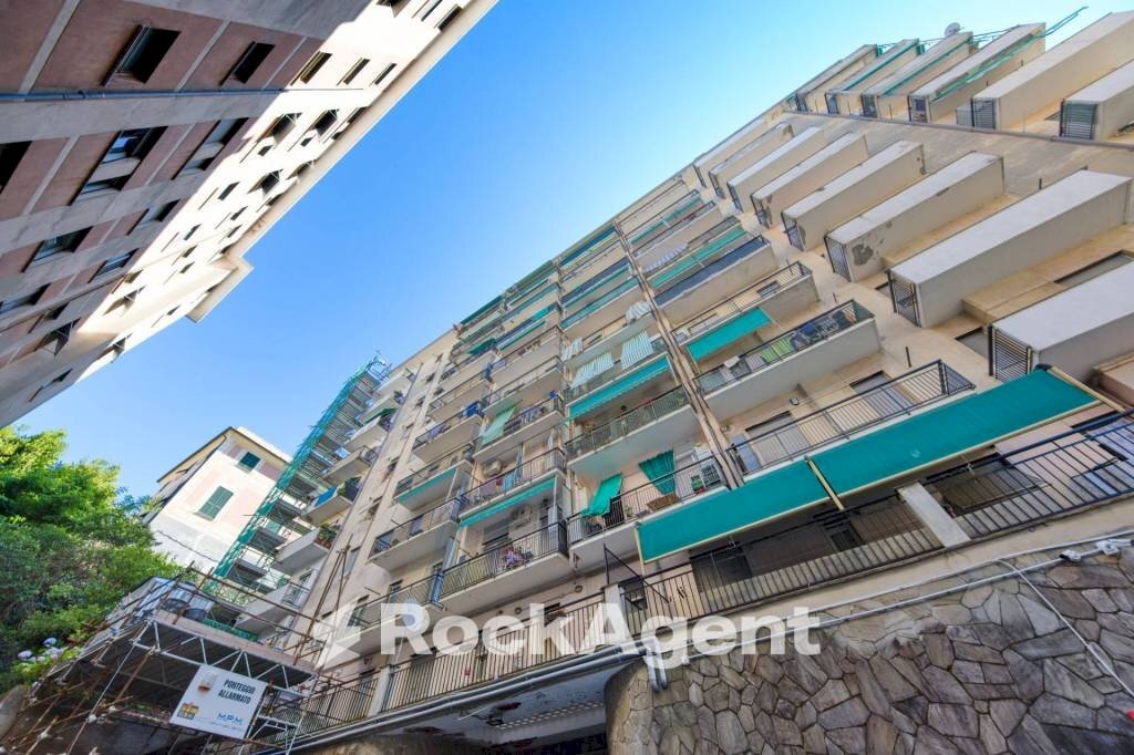 Facciata - Quadrilocale via alla Costa di Teglia, 3b, Genova (zona Bolzaneto) - foto 1