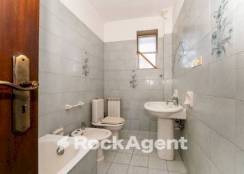 Bagno - Three-room apartment via Vittorio Emanuele da Bormida, 45, Catania - photo 22