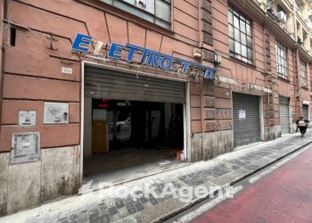 Facciata - Negozio via Giacomo Giovanetti 64, Genova (zona Sampierdarena) - foto 2