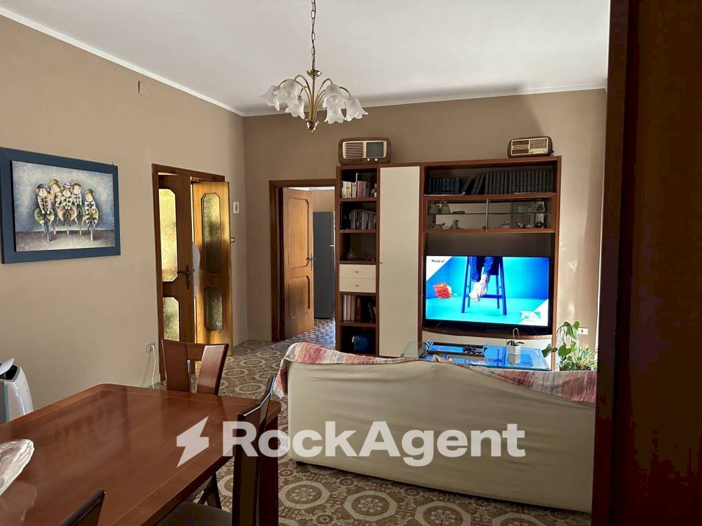 Salone - Villa via delle Nazioni Unite 36, Alanno - foto 3