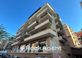 Facciata - Trilocale via Antonio Serra, 122, Roma - foto 3