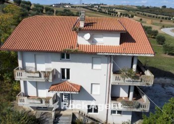 Facciata - Villa via Archimede, 61, Sant'Egidio alla Vibrata - foto 4