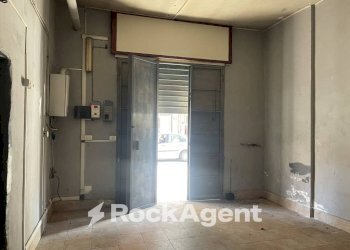 Magazzino - Negozio via Cavalieri di Vittorio Veneto, 36, Arzano - foto 3