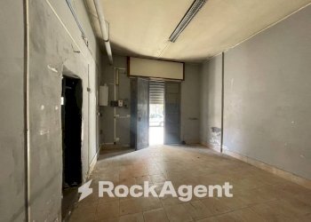 Interno non residenziale - Negozio via Cavalieri di Vittorio Veneto, 36, Arzano - foto 4