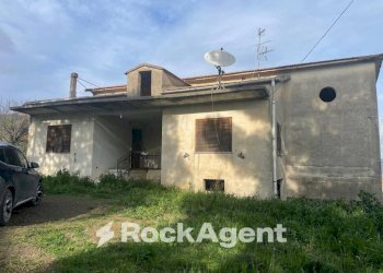 Facciata - Casa indipendente via Borgo San Martino, Altavilla Silentina - foto 1