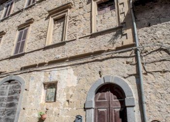 Facciata - Trilocale via della Fratta, 22, Grotte di Castro - foto 1