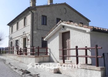 Facciata - Rustico Frazione Costa, 123, Arcevia - foto 8