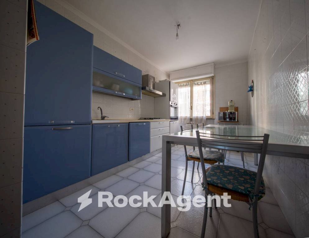 Cucina - Quadrilocale via Budapest, 10, Sassari - foto 2