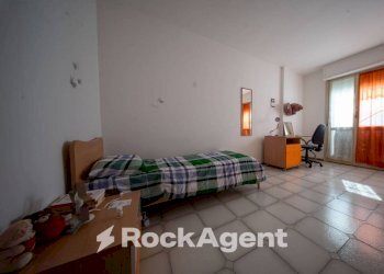 Camera da letto - Quadrilocale via Budapest, 10, Sassari - foto 7