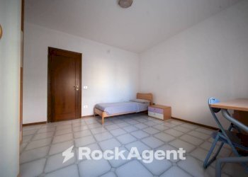 Camera da letto - Quadrilocale via Budapest, 10, Sassari - foto 11
