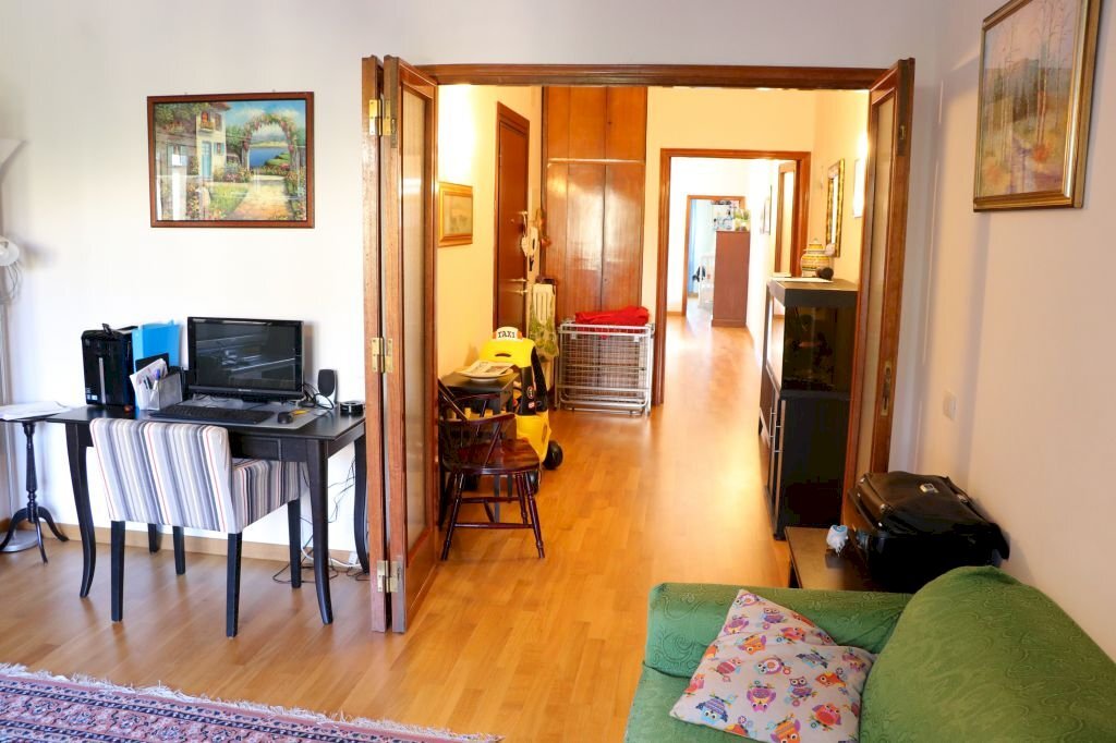 Sala con vista verso l\'ingresso-disimpegno - Quadrilocale Piazza Tanucci, Firenze - foto 2