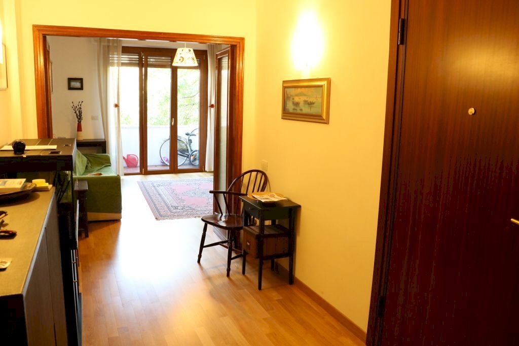 Ingresso-disimpegno con vista del soggiorno - Quadrilocale Piazza Tanucci, Firenze - foto 3