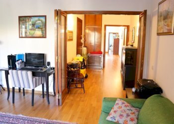 Sala con vista verso l\'ingresso-disimpegno - Quadrilocale Piazza Tanucci, Firenze - foto 2