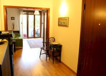 Ingresso-disimpegno con vista del soggiorno - Quadrilocale Piazza Tanucci, Firenze - foto 3