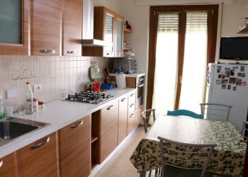 Veduta della cucina-pranzo totalmente attrezzata - Quadrilocale Piazza Tanucci, Firenze - foto 7