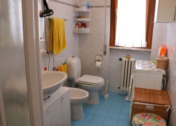 Veduta del bagno finestrato - Quadrilocale Piazza Tanucci, Firenze - foto 15