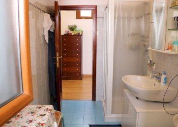 Veduta del bagno finestrato - Quadrilocale Piazza Tanucci, Firenze - foto 16