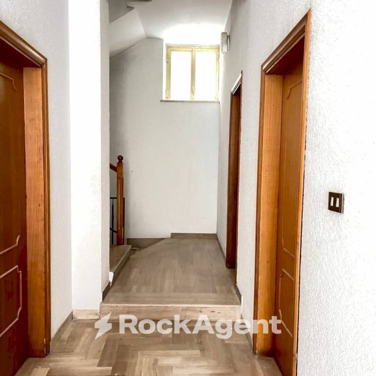 Interno palazzo - Quadrilocale viale Piceno Aprutino, 120, Civitella del Tronto - foto 3