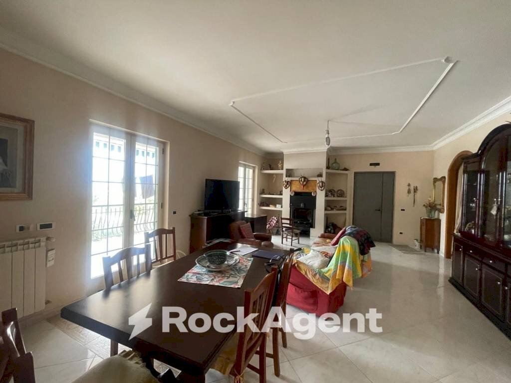 Salone - Appartamento via Mutulano, 20, Lettere - foto 1