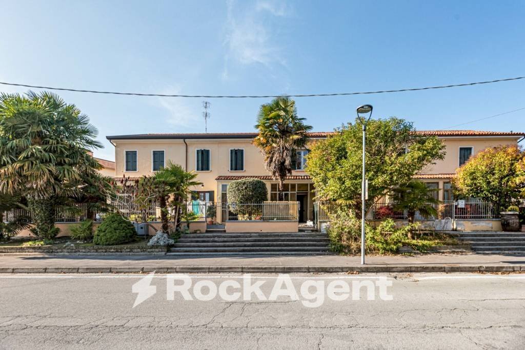 Facciata - Villa a Schiera via Anello, 5, Sant'Angelo di Piove di Sacco - foto 1