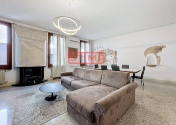 ampio sogg con caminetto - Three-room apartment Treviso - photo 6