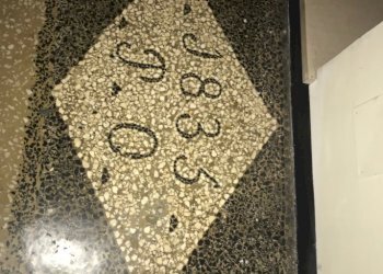 iscrizione in ingresso condominilae epoca palazzo - Three-room apartment Treviso - photo 24