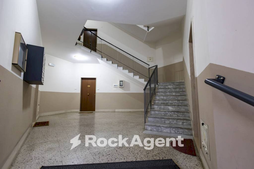 Interno palazzo - Trilocale via Giovanni Patari, 2, Catanzaro - foto 2