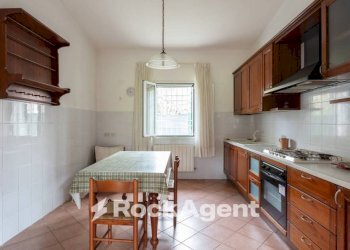 Cucina - Rustico via di Quarrata, 13, Livorno - foto 8