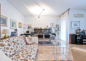 Sala da pranzo - Quadrilocale via Corridoni
 
42, Bergamo - foto 4