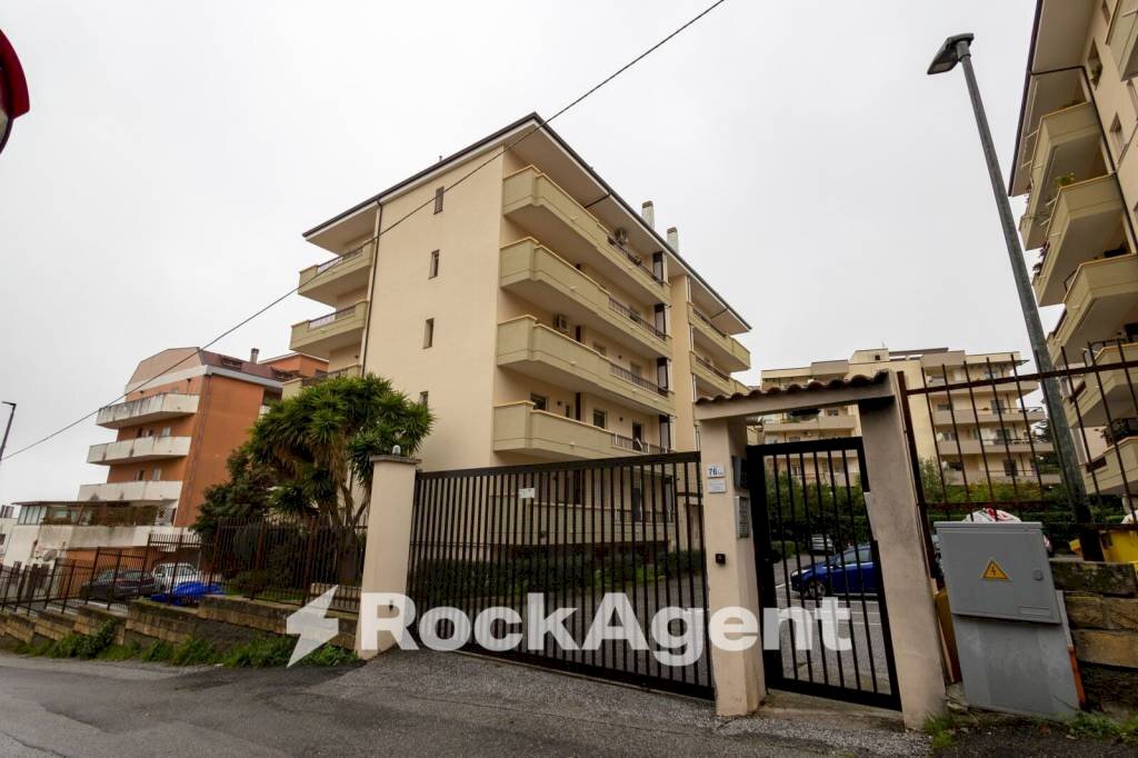 Facciata - Quadrilocale via Nicola Misasi, 76 a, Catanzaro - foto 3