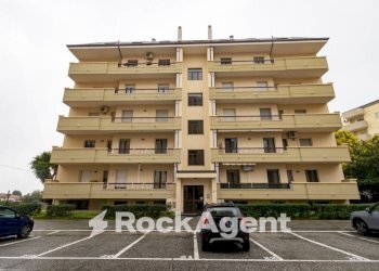 Facciata - Quadrilocale via Nicola Misasi, 76 a, Catanzaro - foto 1