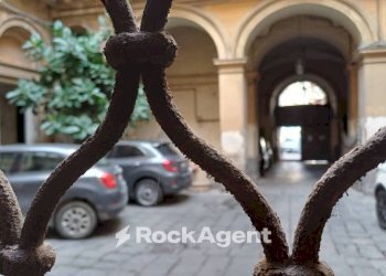 Interno palazzo - Shop via Gisira, 54, Catania - photo 8