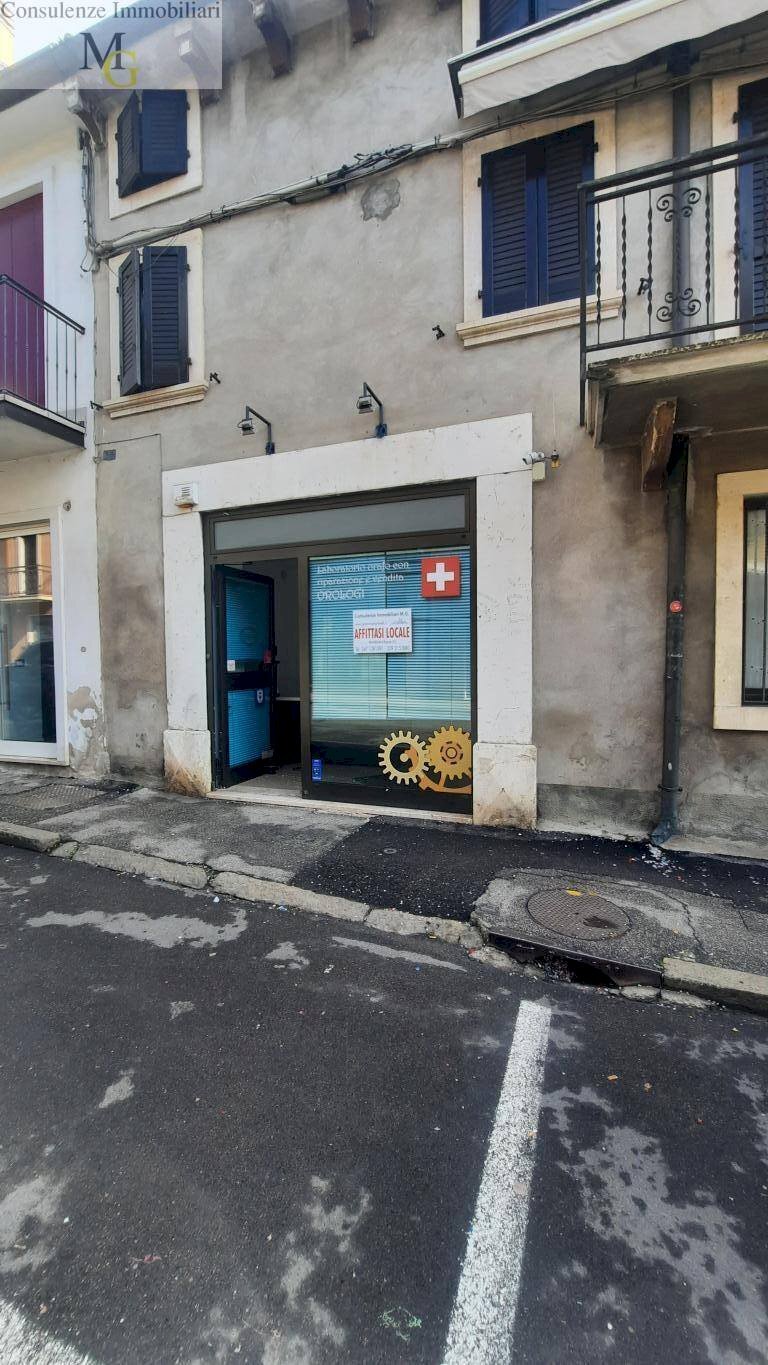 Foto 1 - Locale Commerciale via dante
 
15, Monteforte d'Alpone - foto 1