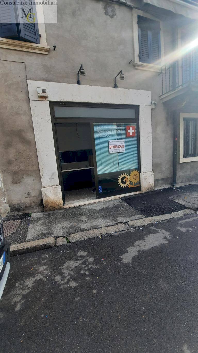 Foto 2 - Locale Commerciale via dante
 
15, Monteforte d'Alpone - foto 2