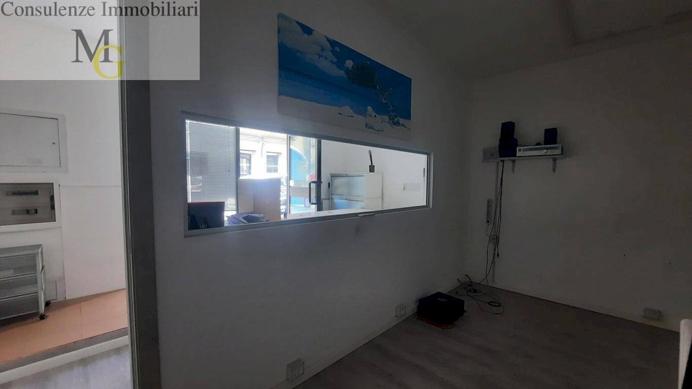 Foto 3 - Locale Commerciale via dante
 
15, Monteforte d'Alpone - foto 3