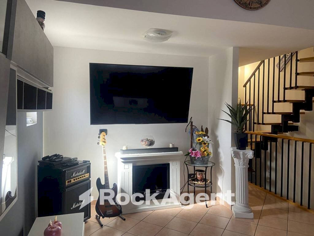 Salone - Villa a Schiera via Sortino, 19, Roma - foto 3