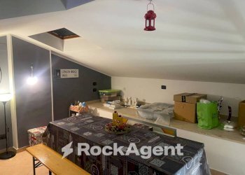 Stanza non arredata - Villa a Schiera via Sortino, 19, Roma - foto 7