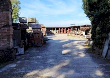 Cortile interno - Villa via Montebello, Barbianello - foto 18