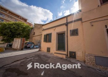 Facciata - Casa indipendente via Moscatello, 41, Sassari - foto 23