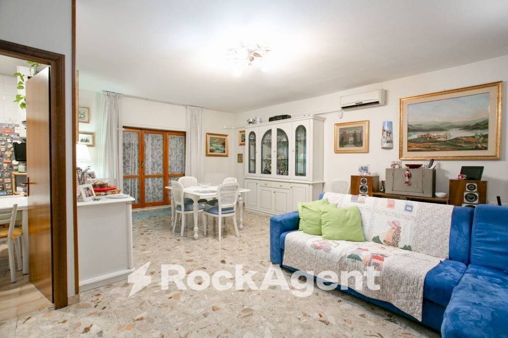 Salone - Trilocale via Gravina di Puglia, 26, Roma - foto 3