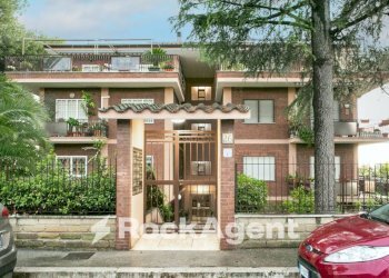 Facciata - Trilocale via Gravina di Puglia, 26, Roma - foto 32