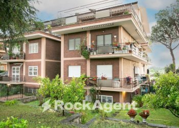 Facciata - Trilocale via Gravina di Puglia, 26, Roma - foto 34