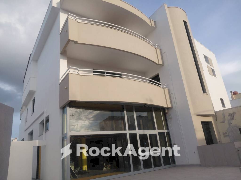 Facciata - Negozio via Vittorio Veneto, 126, Ruffano - foto 3