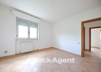 Camera da letto - Trilocale via Tortona, 84, Alessandria - foto 11