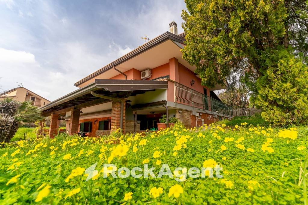 Facciata - Villa via Pietro Maroncelli, 8, Trecastagni - foto 3