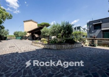 Cortile interno - Trilocale via Tuscolana, 2122, Roma - foto 19